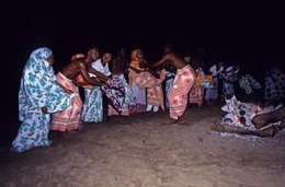 Celebration;-Comoros-Archipelago;-Dance;-Dancers;-Fire;-France;-Indian-Ocean;-Kaleidos;-Kaleidos-images;-Kanga;-La-parole-à-limage;-Laurent-Abad;-Mayotte;-Night;-Stories-Pictures;-Tradition
